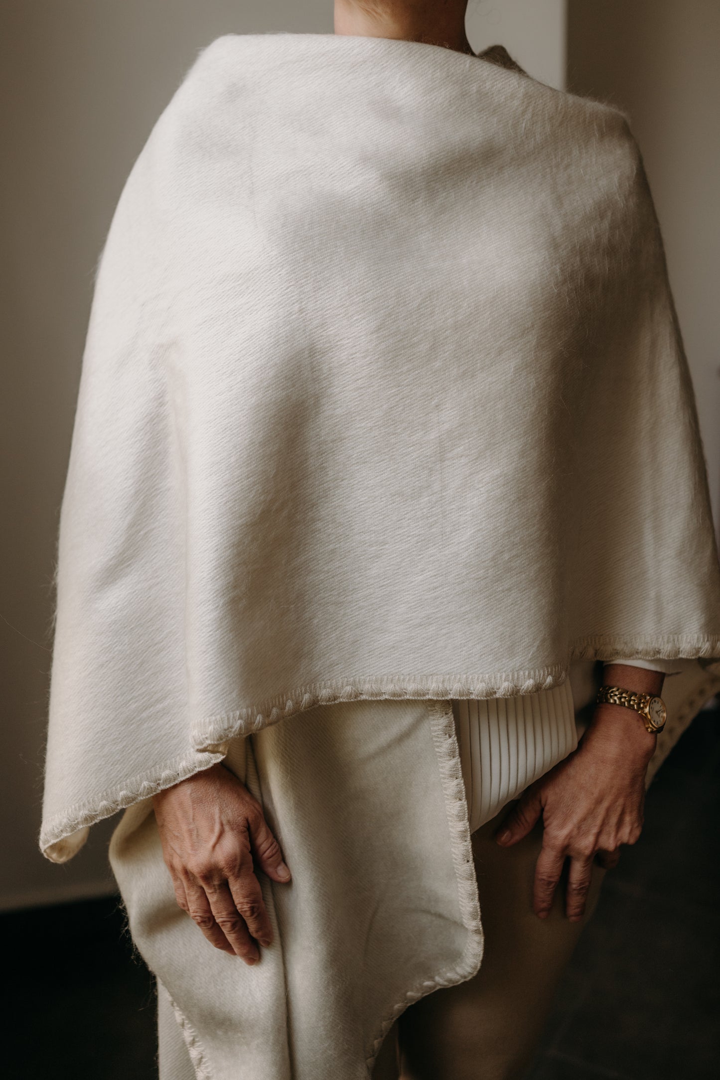 Ivory Beige Poncho, White Poncho, Peru Poncho, Ecuadorian Poncho, Alpaca poncho 3t, Ecuador Poncho, Baby Alpaca Poncho